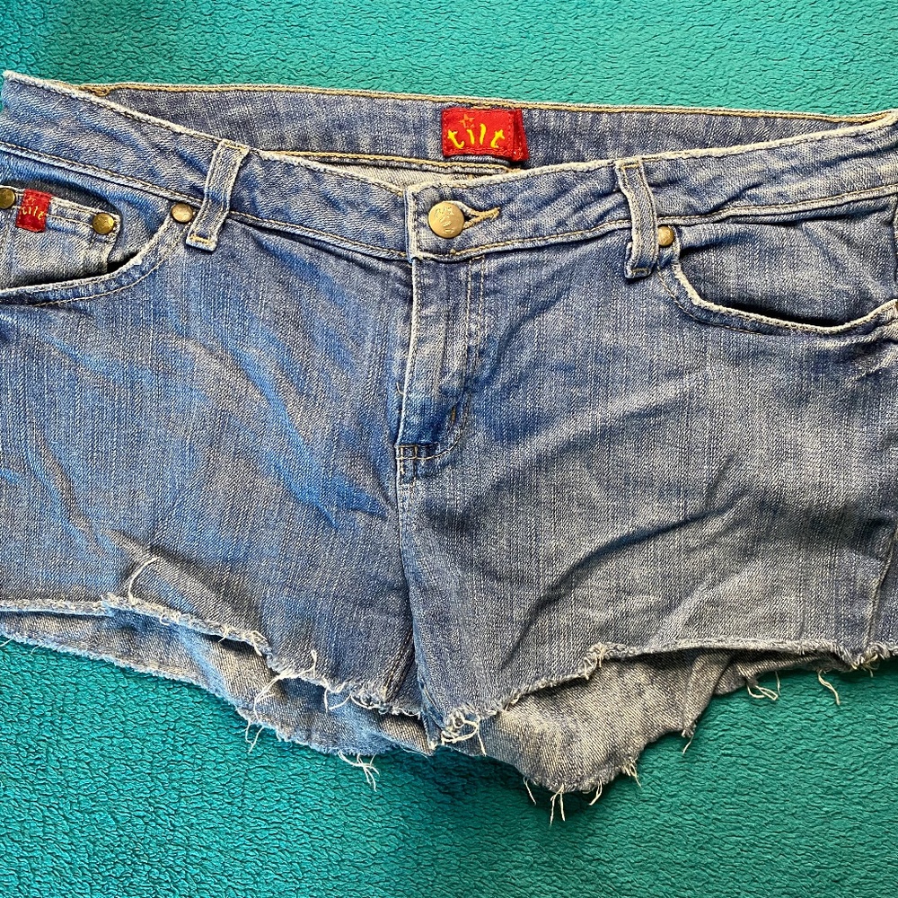 Tilt Jean Shorts